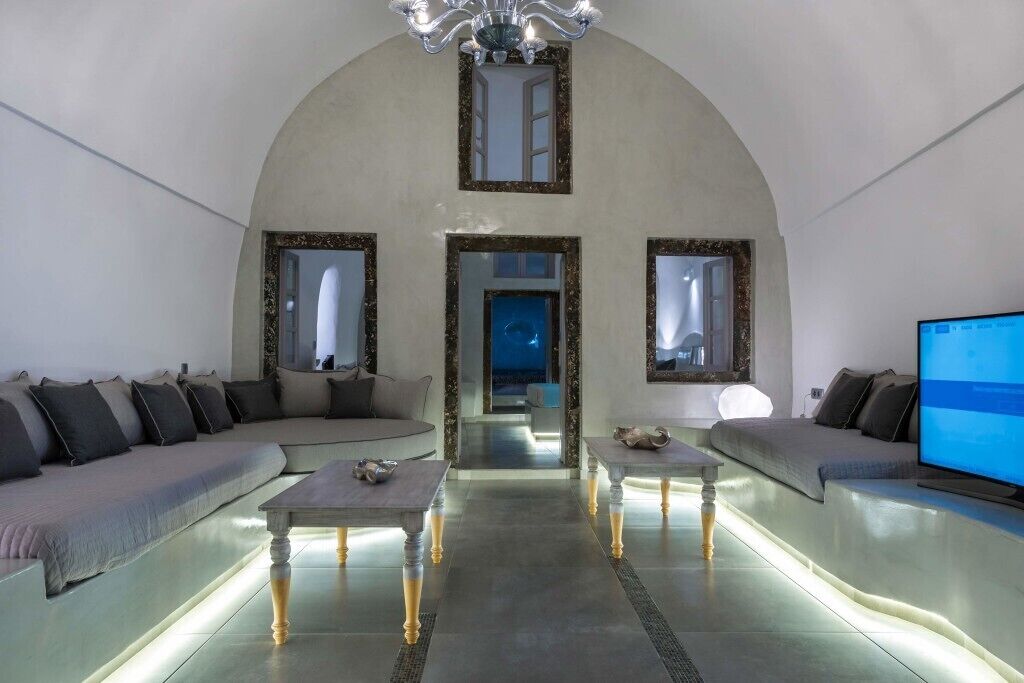 Suite - privat pool | Pengeskab på værelset, strygejern/strygebræt, gratis Wi-Fi, sengetøj