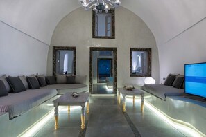 In-room safe, iron/ironing board, free WiFi, bed sheets - Nefeli Homes - Adults Only (Santorini)