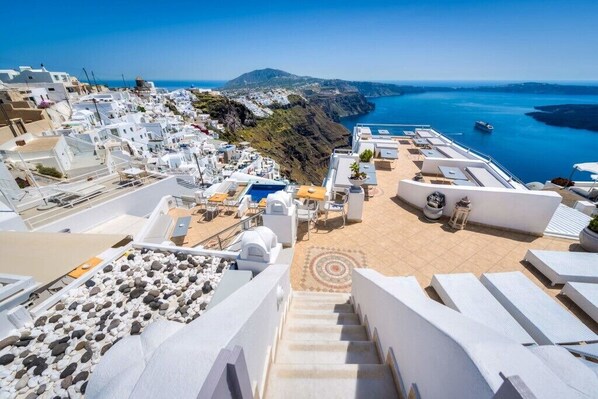 Daily continental breakfast (EUR 25 per person) - Nefeli Homes - Adults Only (Santorini)
