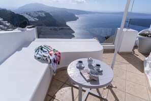 Superior Triple Room (Cave) | In-room safe, iron/ironing board, free WiFi, bed sheets