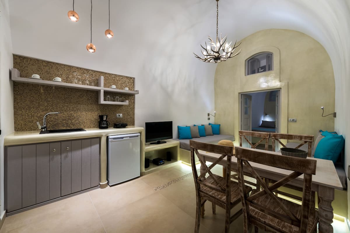 Apartment, 1 Bedroom (Cave, Caldera View) | Private kitchen | Fridge