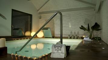 Behandelingskamers voor koppels, een sauna, een bubbelbad, een stoombad