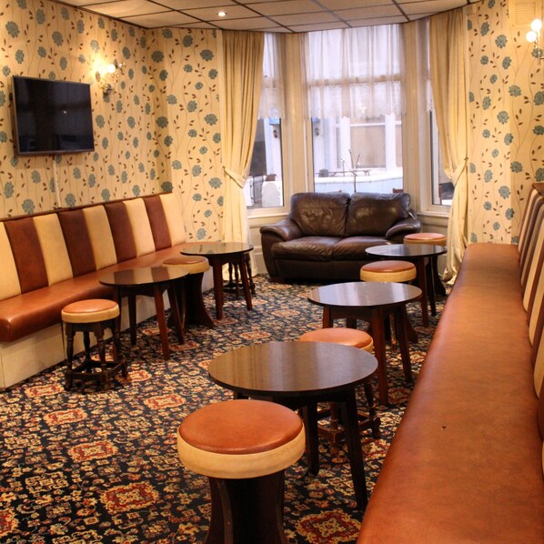 A hotel lobby with a sofa, tables, and a couch. - The Mardonia (Blackpool)