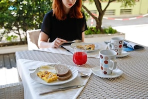 Outdoor dining - Color Hotel Ermitage Beach (Bellaria-Igea Marina)