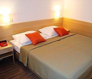 In-room safe, desk, iron/ironing board - Kanin (Bovec)