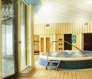 Indoor spa tub
