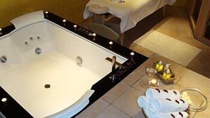Bañera de hidromasaje interior