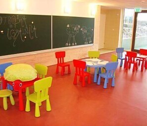 Lasten leikkialue sisätiloissa