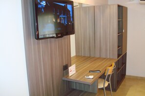 Premium bedding, pillow-top beds, individually furnished - Garden Hotel (Córdoba)