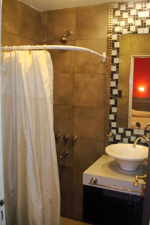 Bathroom - Garden Hotel (Córdoba)