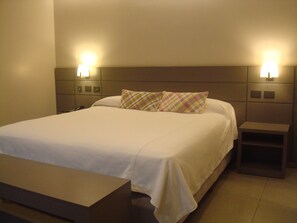 Royal Room (Plus) | Premium bedding, pillowtop beds, individually furnished - Garden Hotel (Córdoba)
