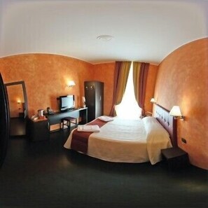Double Room (free tea/coffe and snacks in room) | Laptop workspace, blackout drapes, soundproofing, iron/ironing board - Pisolo Resort (Sanremo)