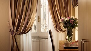 Room amenity - Condotti Inn (Rome)