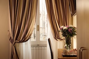 Room amenity - Condotti Inn (Rome)