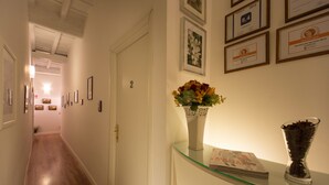 Reception - Condotti Inn (Rome)