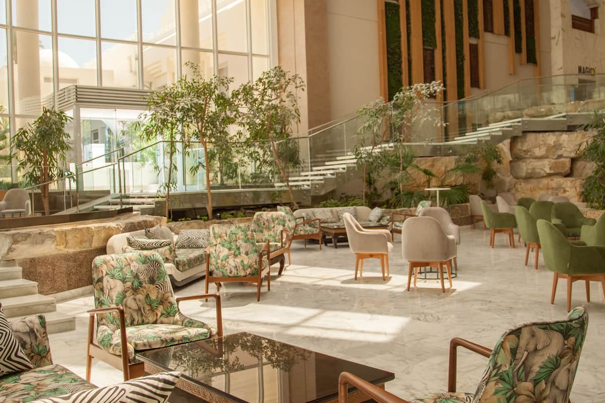 6 bars/lounges, poolside bar