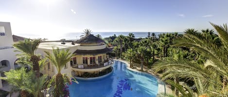 Piscine couverte, piscine extérieure (ouverte en saison)