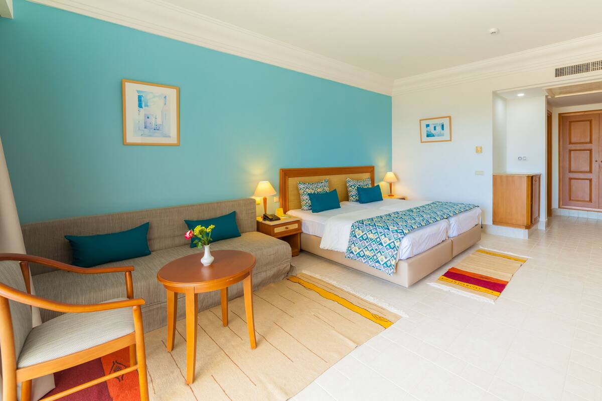 In-room safe, blackout drapes, WiFi (free), bed sheets