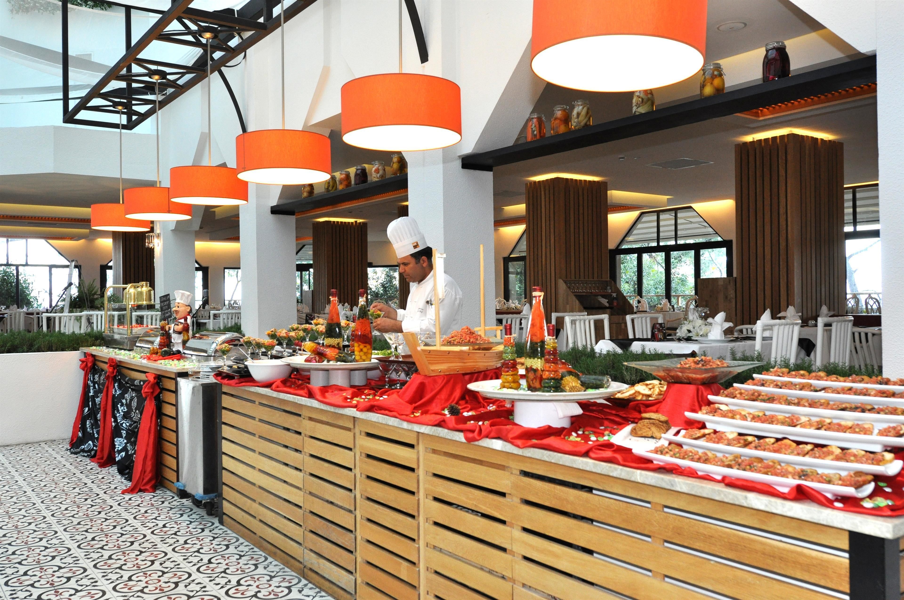 4 restaurants, breakfast, lunch served; local and international cuisine