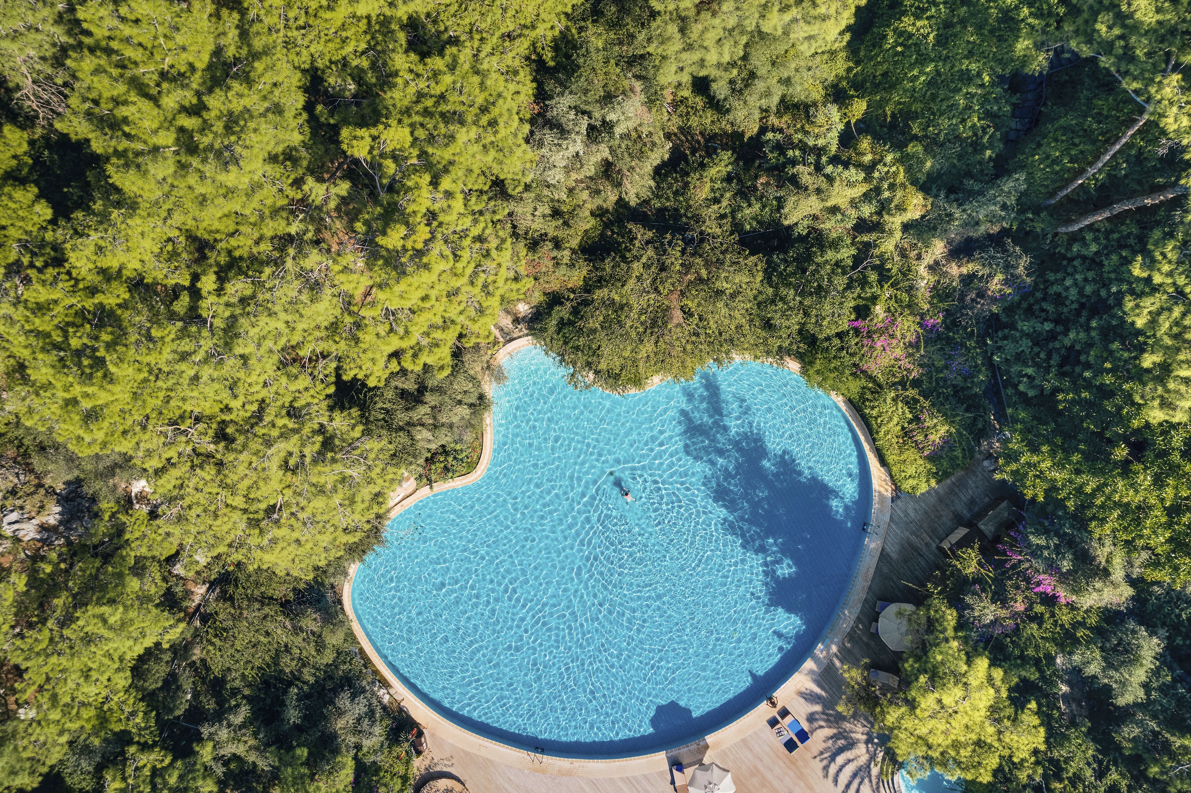 2 indoor pools, 2 outdoor pools, pool umbrellas, pool loungers