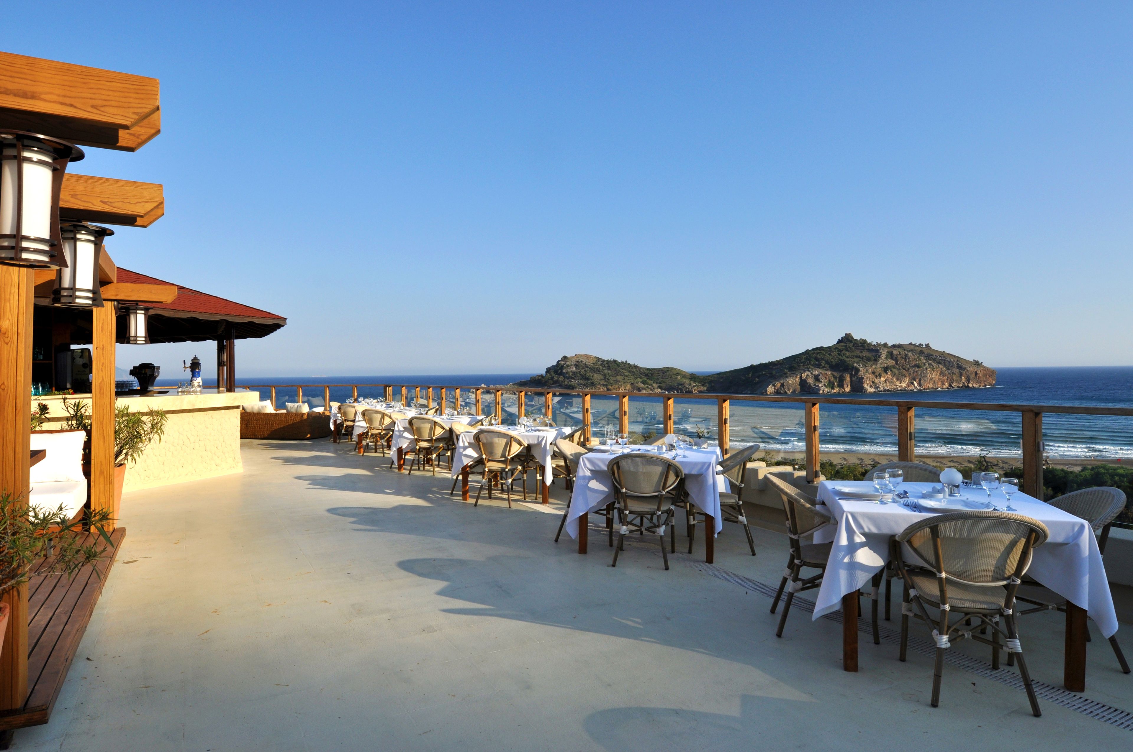 4 restaurants, breakfast, lunch served; local and international cuisine