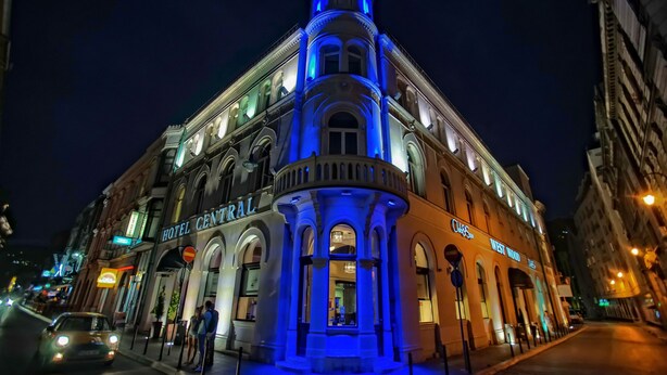 A historic building with a prominent corner entrance, labeled "Hotel Central," featuring classical architecture with arched windows and a balcony. - Hotel Central (Sarajevo)