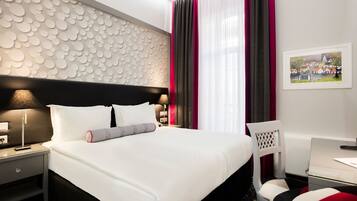 Superior-rum | 1 sovrum, Select Comfort-madrasser och värdeförvaringsskåp på rummet