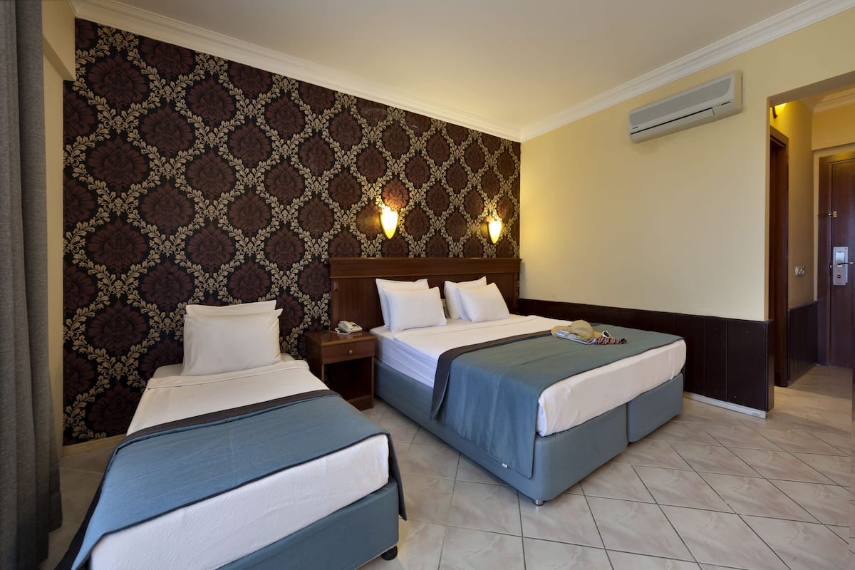 Free minibar, in-room safe, desk, soundproofing
