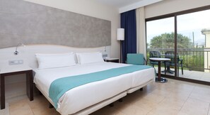 Family Room, 2 Bedrooms, Garden View