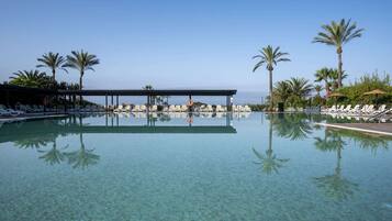 Indoor pool, seasonal outdoor pool, pool loungers