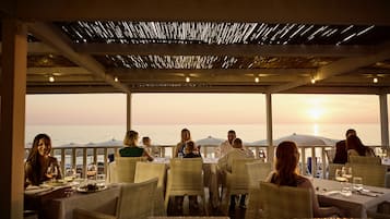 6 ristoranti, aperti a colazione e a pranzo, cucina internazionale