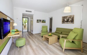 Televisión de pantalla plana, futbolito, mesa de ping pong, libros