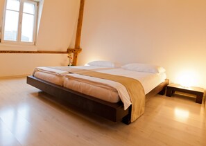 公寓, 1 間臥室 | 獨特設計、書桌、遮光窗簾/窗簾、免費嬰兒床