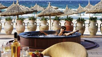2 bars, bar en bord de piscine, bar de plage