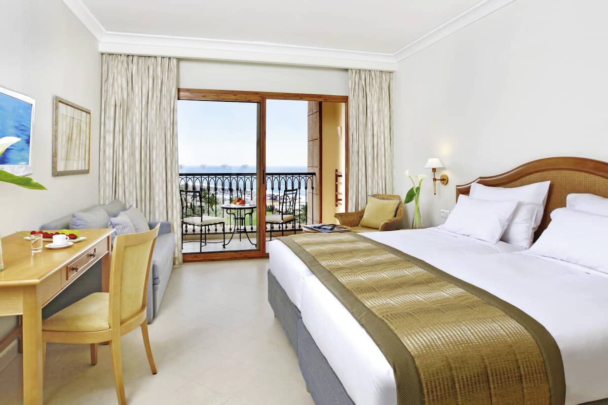 Premium bedding, minibar, in-room safe, desk