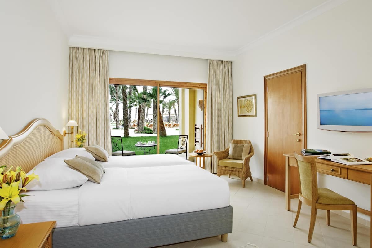 Premium bedding, minibar, in-room safe, desk