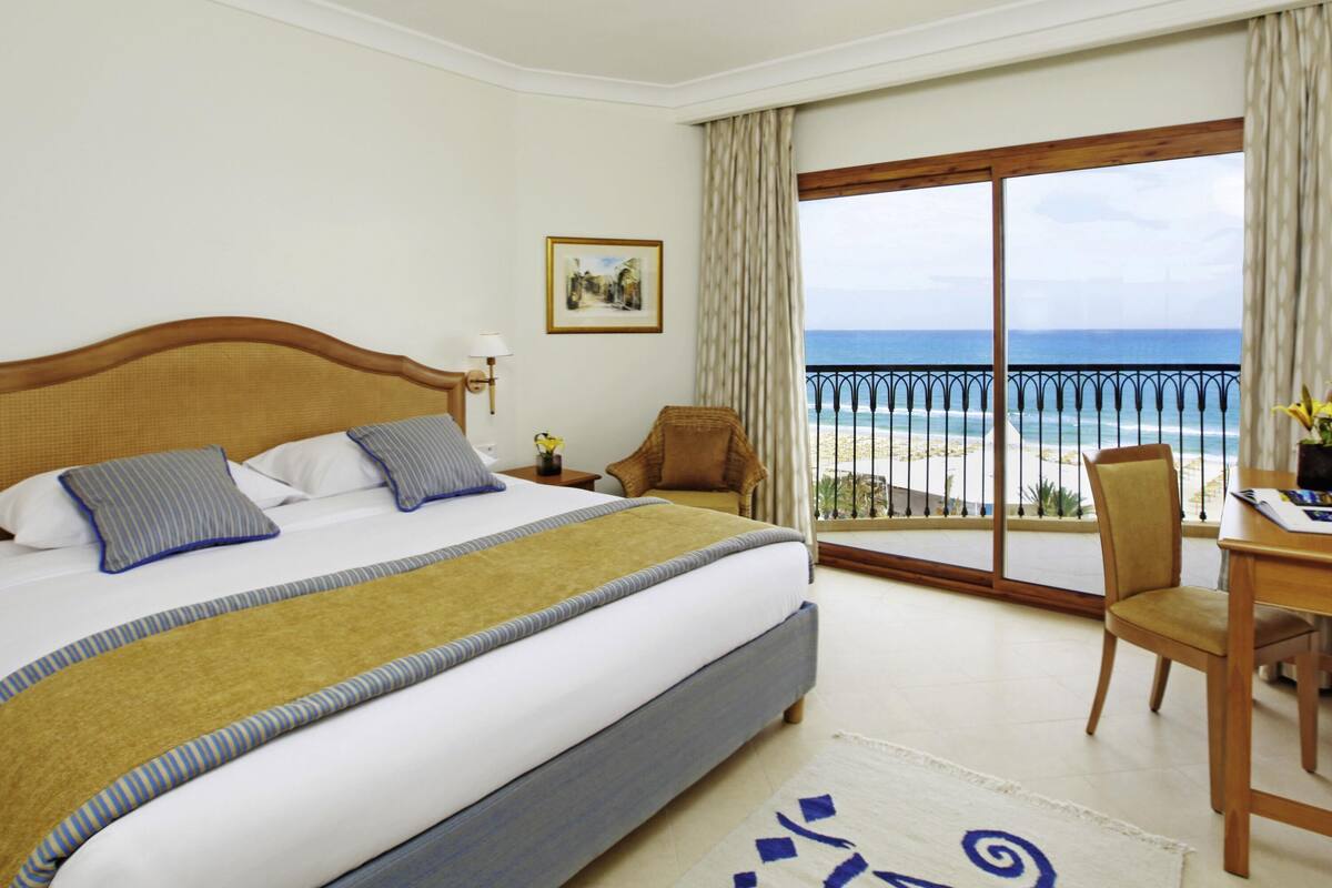 Junior Suite, 1 King Bed with Sofa bed, Sea View