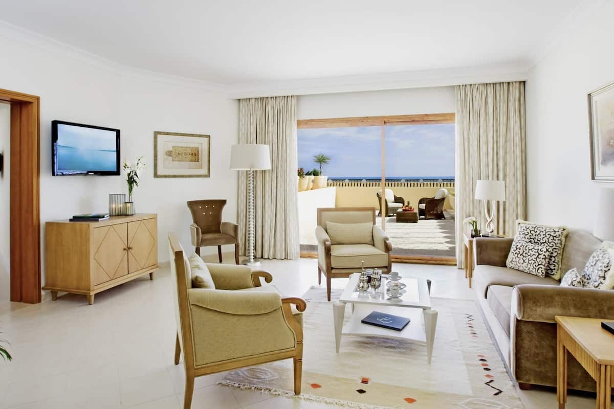 Suite, 1 cama King size, Terraza, vista al mar | Ropa de cama de alta calidad y minibar