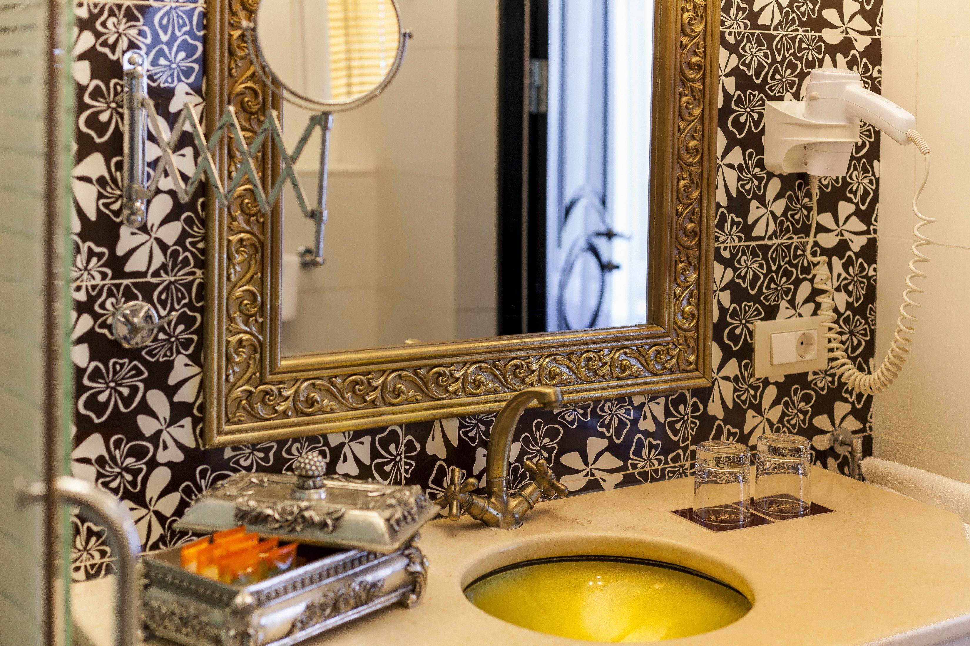 junior suite, 1 king bed | bathroom sink