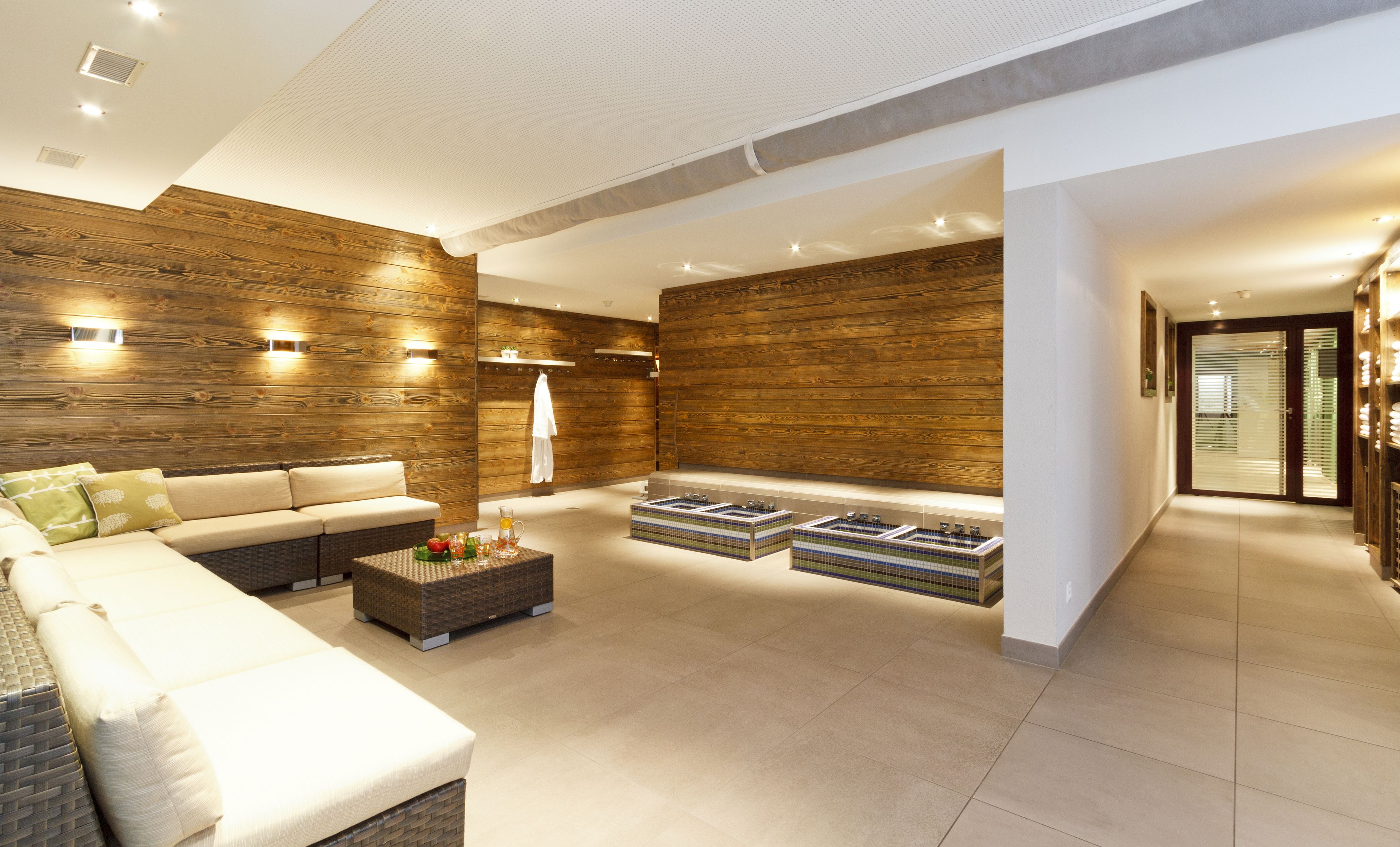 2 treatment rooms, massages