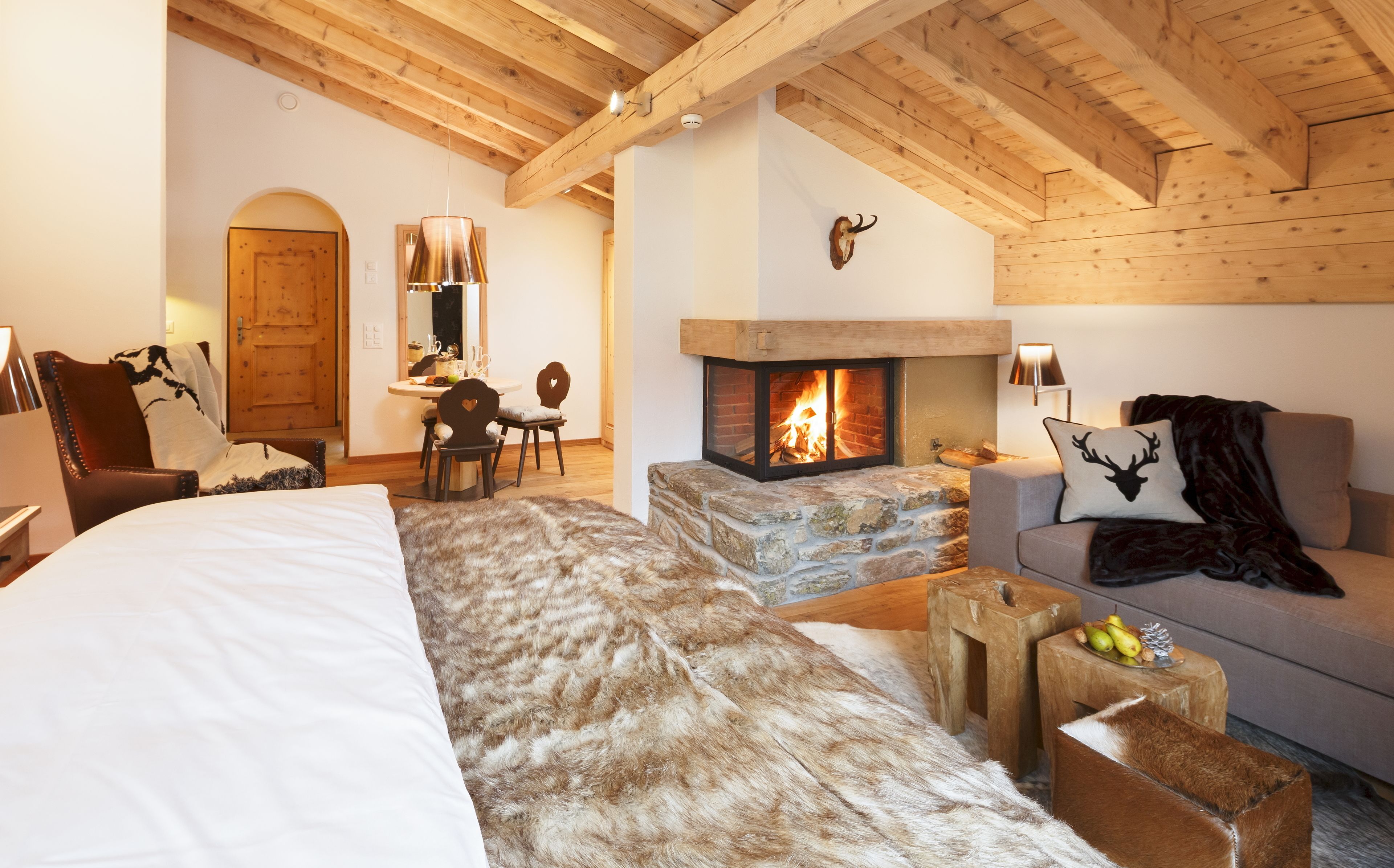 Minibar, Zimmersafe, Schreibtisch, Verdunkelungsvorhänge