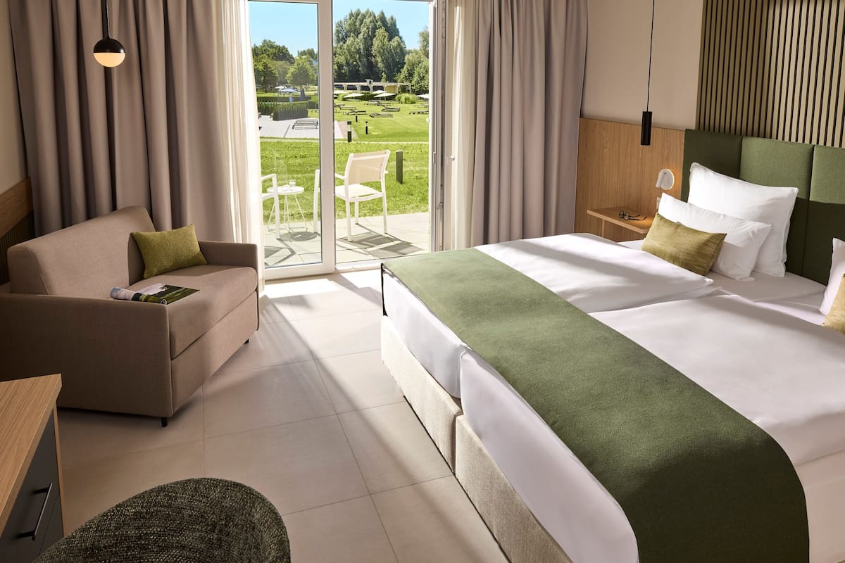 Hypo-allergenic bedding, minibar, in-room safe, individually furnished