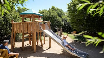 Area giochi per bambini (all'aperto)