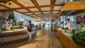 Breakfast, lunch, dinner served; Regional cuisine