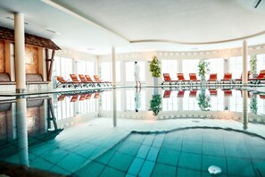 Indoor pool, seasonal outdoor pool, pool umbrellas, sun loungers - ROBINSON AMADE (Kleinarl)