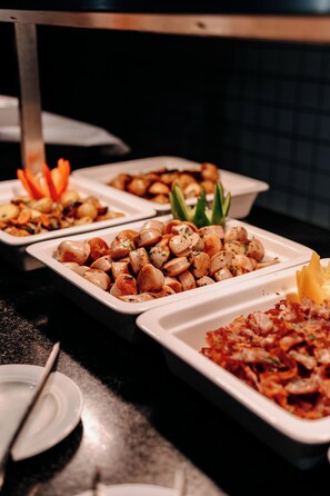 Free daily buffet breakfast  - Arosa Alpine Club  (Arosa)