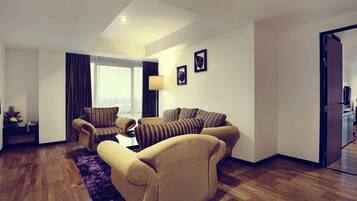 Premium bedding, in-room safe, desk, soundproofing
