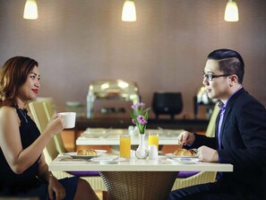 Breakfast, lunch and dinner served  - Mercure Pontianak City Center (Pontianak)