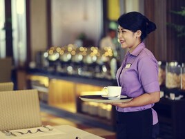 Se sirven desayunos, almuerzos y cenas; con vista a la piscina
