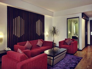 Sängtillbehör av högsta kvalitet och värdeförvaringsskåp på rummet